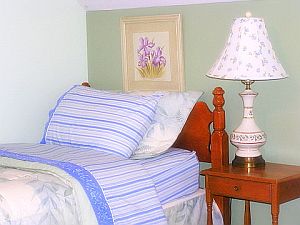 Cape Cod Holiday Rental - Twin Beds as King